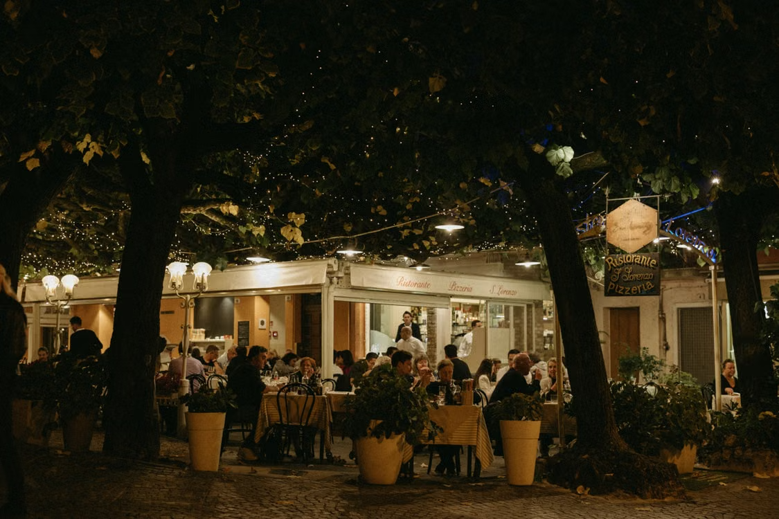 Salão de restaurante casual dining vazio